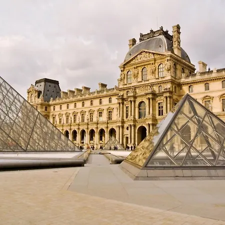 Best Location, Louvre